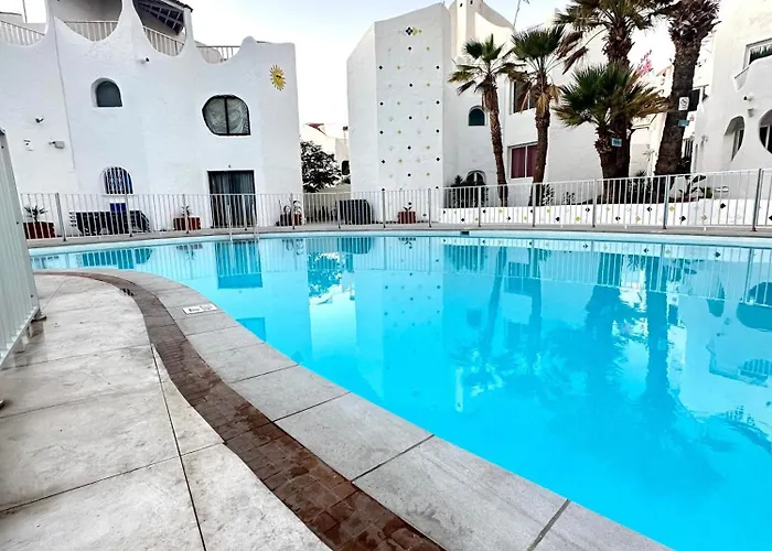 Party Coast For Young Travelers *