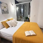 Party Coast For Young Travelers * بلايا ذي لاس أميريكاس