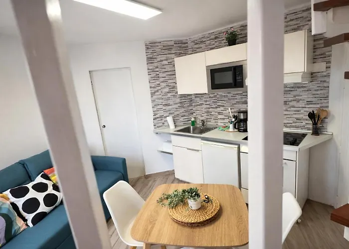 Party Coast For Young Travelers Apartmán *