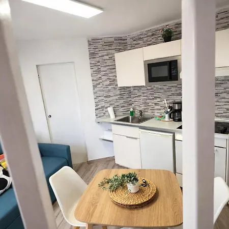 Party Coast For Young Travelers Apartamento *